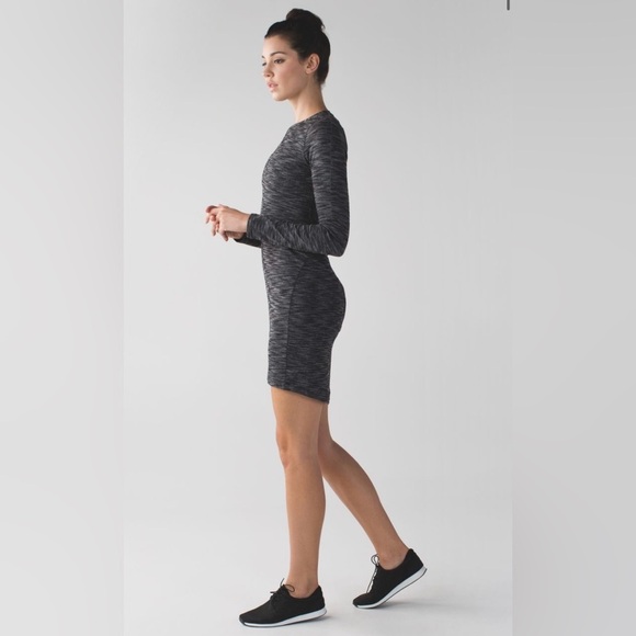 Lululemon &go Where-To Dress *Long Sleeve Size 6
Heathered Black - Picture 2 of 13